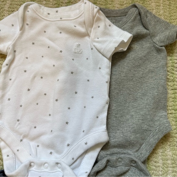BABY GAP BUNDLE ORGANIC COTTON FIRST FAVORITE BODYSUITS SIZE NEWBORN - Picture 5 of 11